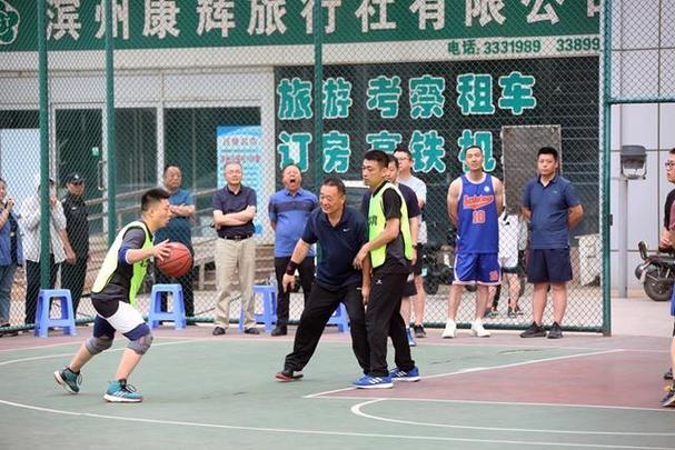 凭借